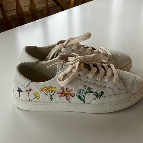 soludos white leather sneakers